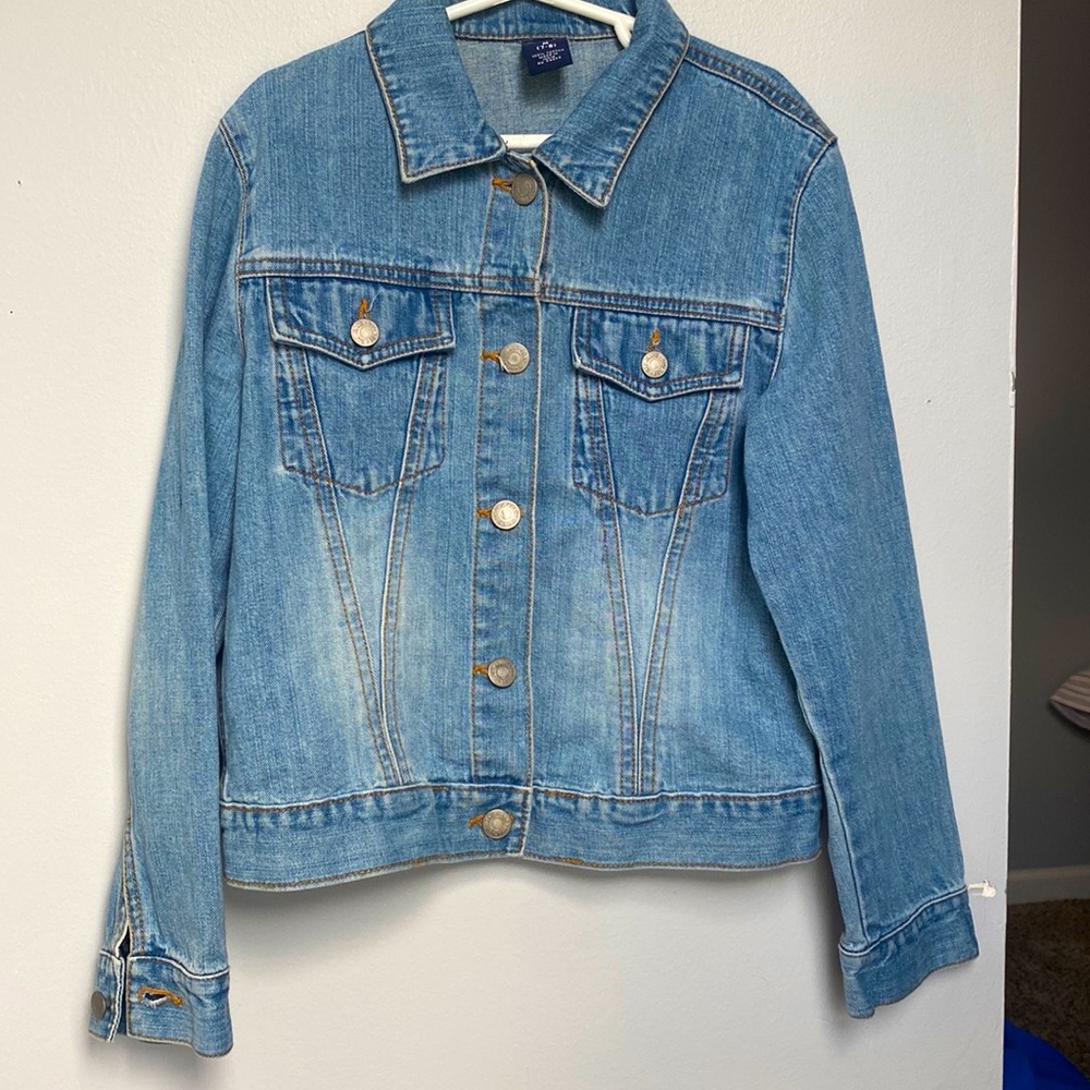 This is a GAP light washed girls jean jackets size 7-8